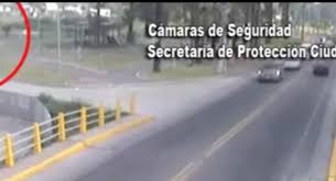 Esta madrugada de domingo en el camino de los remeros, dos jóvenes de 18 años murieron tras un accidente. Accidente Filmado En Tigre Se Subio Al Cordon Con El Auto Y Volco Que Pasa Web Diario De La Zona Norte Y Oeste Del Conurbano