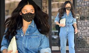 235,084 likes · 200 talking about this. Jessica Gomes Wears A Face Mask And Cuts A Very Stylish Figure In La Daily Mail Online