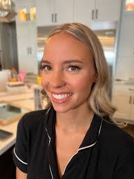 Affordable professional traveling makeup artist for hire