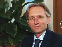 Niets regelen op basis van macht”