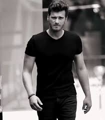 Kivanc Tatlitug Unluler Erkek Giyim Turkler