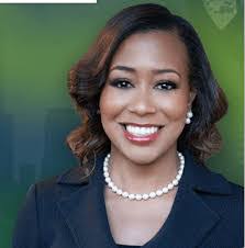 Kari Steele's Instagram, Twitter & Facebook