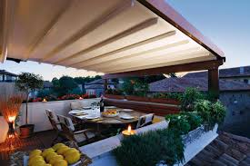 E' la soluzione ideale, soprattutto nei mesi invernali, per proteggere il balcone da vento e pioggia. Come Coprire Un Terrazzo E Arredare Spazi Esterni A Palermo Tendopoli