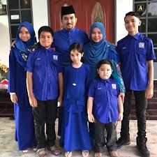 Asyraf wajdi bin dato' dusuki (lahir 14 mei 1976) ialah ahli politik malaysia. Dr Asyraf Wajdi Dusuki Bersama Keluarga Barisan Nasional Facebook