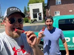 Took a little drive to Chelmsford today (you'll see why next week 😜) BUT  we just had to grab a cool & tasty treat from Papaya Pops! -Josh & Coop