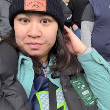 Can someone help convert this image into an SVG?