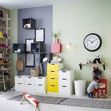Que ce soit pour une décoration à thème, classique ou moderne, ce meuble de rangement se mariera bien à la pièce de votre petit bout de choux. Un Espace Pour Les Enfants Dans Le Couloir Amenagement Salle De Jeux Meuble Maison Rangement Chambre Enfant