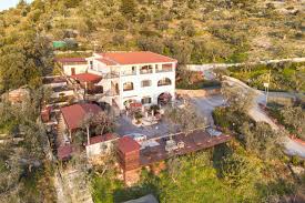 Affitto 2 appartamenti a due passi dal centro abitato di vieste e a 300 metri a due minuti dalla spiaggia sul lungomare enrico mattei di vieste nel bel mare di puglia case vacanze in villa con trattativa tra privati. Villa Berta Case Vacanza A Vieste