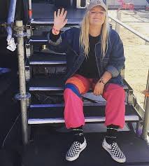 Australian pop singer tones and i had immediate success when she began issuing singles of her danceable, haunting but still upbeat sound. Toni Watson Singer Age