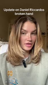 Daniel Ricciardo Hand