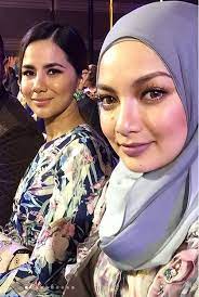 Pengacara popular, neelofa mohd noor, 30, mendakwa tuduhan dirinya menjadi pencetus kemelut rumah tangga kakaknya sebagai pelakon dan pengacara terkenal, neelofa, berharap semua pihak mendoakan kesejahteraan rumah tangga kakaknya, noor nabila, bersama. Terkini Kami Mendengar Dan Kami Memohon Maaf Permohonan Maaf Dari Kakak Neelofa Noor Nabila Kisah Dunia