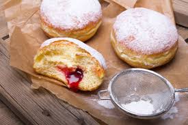 Niektórzy perferują pączki, inni są zwolennikami faworków, zwanych też chruścikami. Tlusty Czwartek Ceny U Magdy Gessler Moga Szokowac Ile Kosztuja Paczki I Inne Slodkosci Magazyn Rmf Fm
