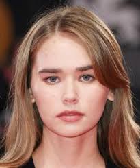 On monday, the model was spotted hard at work as she battled the gusty winds at the iconic. Gabriella Brooks Liam Hemsworth Girlfriend Wiki Net Worth Birthday Age Parents Size Siblings