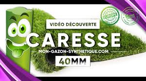 À condition de choisir un gazon synthétique de qualité. Mon Gazon Synthetique Caresse Bordeaux 40mm Fibre Micronerve Youtube