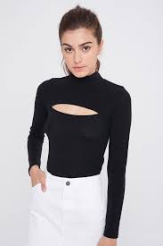 Kurzes, figurbetontes shirt aus geripptem jersey. T Shirt Cut Out Kollektion 2019 Subdued Com