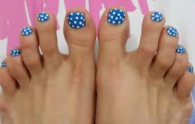 Deja que estos luzcan delicados y suaves con esta decoración de uñas para los pies. 75 Creativos Disenos De Unas Decoradas Con Puntos Faciles Y Elegantes