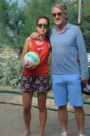 He is the coach of the italy national football team. Mancini Gioca A Beach In Vacanza La Gazzetta Dello Sport