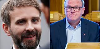 Endelig fikk Kjeld Dahl-Larsen (92) løfte pokalen han og Vålerenga vant i  1946