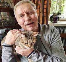 Kaczyński bawi się z kotem. Tak Mieszka Kaczynski U Vegi To Musisz Zobaczyc Super Express Wiadomosci Polityka Sport