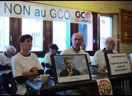 A ce titre, je suis en contact permanent avec mes concitoyens et je rencontre régulièrement en circonscription les responsables d'associations, les élus et les représentants de l'état. Gco 200 Elus Appellent Macron A Rencontrer Les Grevistes De La Faim Le Club De Mediapart