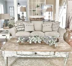 Decoration Shabby Chic Table Basse Bois Brut Coussins Gris Clair Sofa Gris Clair Grand Pot De Bois Avec De En 2020 Deco Table Basse Deco Maison Pas Cher Table De Salon