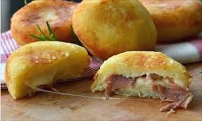 Bombes De Pomme De Terre Rapide Ingredients 200 Grammes De Pommes De Terre Deja Cuites Et En Puree 100 G D Recette Recettes De Cuisine Recette Pomme De Terre