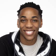 SUPER SENIOR!!! Ms. Madison Duke Ellington School of the Arts Class of 2023  📸 ~ @randolfimages 💄 ~ MUA ~ @mslora710 👩‍🎨 ~ Creative Artistic  Director @candaceerin_ 🎬⚡️~ Director of Lighting ~ @