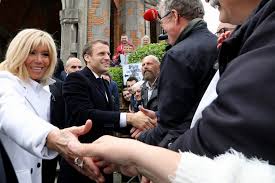 Brigitte macron (right), wife of french president emmanuel macron, and her daughter tiphaine auziere they had private meetings when emmanuel was only 15, said a former classmate. France S First Lady Brigitte Macron Is No Fan Of Politics