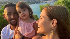 12 haziran 1988'de şili'de dünyaya gelen isla, futbol kariyerine ülkesinin ekiplerinden universidad catolica'da başladı. Daughter Of Gala And Mauricio Isla Touched With Dance In The Style Of Ax Baha Archyde