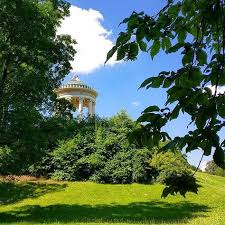 Unterwegs In Meiner Heimatstadt Munchen Monopteros Im Englischen Garten Zu Hause Ist Es Soooo Schon Englischer Garten Garten Und Haus