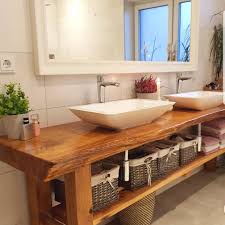 Schritt 1 von 14 edles eichenholz modernes plexiglas und ein aufsatzwaschtisch aus dem mineralwerkstoff in diesem video zeige ich dir wie du ein waschbecken aus einer alten arbeitsplatte selber bauen kannst. Hallo Ihr Insta Sussen Ich Habe Euch Doch Mal Erzahlt Das Mein Mann Und Ich Viele Sachen Selber Ma Badezimmer Waschtisch Selber Bauen Einbauschrank Badezimmer