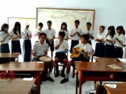 Musik ansambel sejenis merupakan suatu penyajian musik dengan menggunakan alat musik yang sejenis. Contoh Gambar Ansambel Sejenis Dan Ansambel Campuran Brainly Co Id