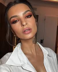 Global Artistry Ambassador Hungvanngo Created Emilyratajkowski S Look For The Vogueparis Party During Pfw Usin Hair Makeup Makeup Looks Burgundy Eye Makeup