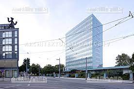 Es symbolisiert den architektonischen übergang von der nationalen bautradition… Haus Der Presse Dresden Architektur Bildarchiv