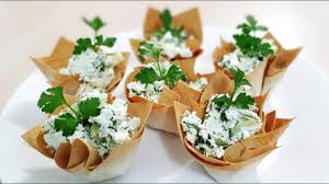 Placinta cu mere este una dintre cele mai versatile retete pe care o stiu. CosuleÅ£e Cu SalatÄƒ GÄƒteste Reghina Youtube