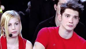 Stefano de martino è stato a lungo il compagno della cantante emma marrone, per poi sposare la showgirl argentina belen il 20 settembre 2013. Emma E La Storia Con Stefano Belen Non Ha Fatto Niente Di Male Non Dovevo Perdonarla Gazzetta Del Sud