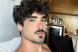 Victor Pires's Instagram, Twitter & Facebook