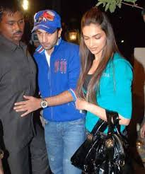 In the song dilliwaali girlfriend, deepika padukone looked no less than a ravishing diva in her bright red bold sharara set. Top 10 Deepika Padukone Without Makeup Images 8 Is Surprising Deepika Padukone Without Makeup Vintage Bollywood