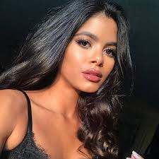 Kim Barbosa: Η Βραζιλιάνα καλλονή με τις εκρηκτικές καμπύλες (φωτό)