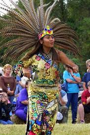Women In Aztec Civilization Native American Dance Native American Headdress Aztec Civilization
