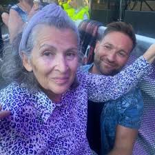 Irvine man goes viral after selflessly helping mum at Tom Jones gig