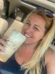 Who loves pop up coffee stands? This is a triple shot vanilla latte with  oat milk 🤤