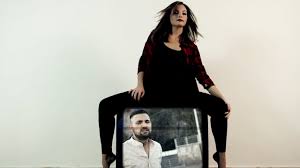 E c'é chi, invece, trova il coraggio (la prima volta, ce ne vuole parecchio) per farsi accorciare di parecchi. Io Te Voglio Davide Siani Shazam