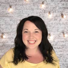 Lisa Leoni's Instagram, Twitter & Facebook