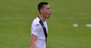 Mirajul imbogatirii rapide care bantuie sufletele crude ale adolescentilor si prea nepregatitilor tineri este inca viu. Am Vrut SÄ L Iau La Steaua Craiova S A Miscat Mai Repede Si A Dat O Super LoviturÄ Nu Prea Vezi In Liga 1 JucÄtori Cu Astfel De ExecuÅ£ii