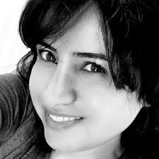 زندگی آسون تر نمیشه تو قوی تر شو ...