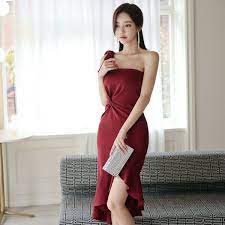 Abito tubino corto rosso in poliestere, smanicato con alette, girocollo, aperto sulla schiena, zip di chiusura a scomparsa, foderato. Elegante Vestito Abito Slim Slim Tubino Rosso Rubino Leggero Morbido 5077 Ebay Red Dress Moda Asiatica Vestiti