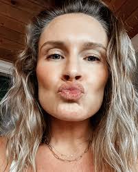 Living for the natural summer hair and I do not care 🫶🌊 • • Also fun fact  when I was in high school I begged my mom for a loose perm….and she