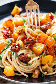 Pasta Mit Kurbis Schnell Und Einfach Gemacht Emmikochteinfach Rezept Spaghetti Mit Kurbis Rezepte Mahlzeit