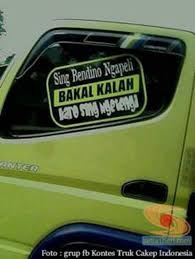 Pasti kamu pernah sekali atau mungkin sering kali. Gambar Bak Mobil Lucu Ini Dia Pesona Dari Truk Selain Tulisan Di Bak Belakang Otosia Com Download Meme Tulisan Belakang Bak Truk Lu Mobil Lucu Mobil Lucu